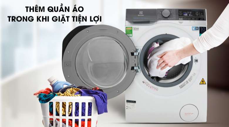 Thêm quần áo khi máy đang giặt tiện lợi - Máy giặt sấy Electrolux Inverter 10 kg EWW1042AEWA
